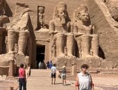 إضاءة بانورامية لمعبدي أبوسمبل استعدادًا لتعامد الشمس.. صور