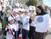 مسيرة العصا البيضاء تجوب شارع الجلاء فى السويس دعمًا للمكفوفين