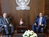 سفير مصر لدى لبنان يلتقى وزير الدفاع الوطنى اللبناني لبحث آفاق التعاون
