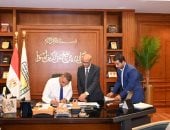 محافظ جنوب سيناء يعتمد عقود تقنين الأراضى بدهب ويوجه بسرعة استكمال الإجراءات