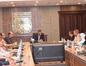 محافظ جنوب سيناء يبحث خطة تطوير أبو رديس واستكمال إنشاء جامعة السويس