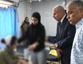 رئيس جامعة قناة السويس يطمئن على طالبة أصيبت فى حادث دراجة بخارية