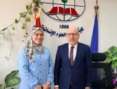 رئيس جامعة قناة السويس يهنئ يارا عصام بإنجازها فى كأس العالم للرماية