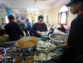 تكية السيد البدوي بطنطا تستقبل مئات الزوار بوجبات لحوم وفراخ وبط مجانا