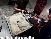 امرأة برازيلية تهرب الكوكايين السائل داخل زجاجات شامبو.. والسلطات تعتقلها