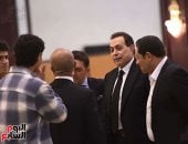 حكيم يستقبل عزاء شقيقه بمسجد المشير طنطاوي