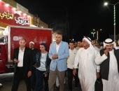 محافظ جنوب سيناء يتجول ليلا فى رأس سدر لرصد الأوضاع والتواصل مع الأهالى.. صور