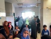 الكشف على 363 حالة بالقافلة الطبية بوادى النقرة بأسوان