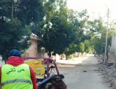 محافظ الإسماعيلية يتابع حملات النظافة بمحيط المقابر.. ورفع كميات كبيرة من جريد النخيل والمخلفات