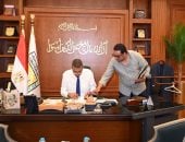 محافظ جنوب سيناء يوقع قرارات تخصيص أراضٍ سكنية لمجموعة من المواطنين بطابا