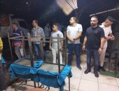 حملة أمنية مكبرة بالعجوزة والمهندسين.. غلق مقاهٍ غير مرخصة وتحرير محاضر للمخالفين 