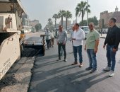 بدء رصف شارع كفر طهرمس من الملك فيصل حتى الطريق الدائرى ببولاق الدكرور.. صور