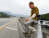 استغرقت 28 عاما.. كارل بوشبى يقترب من إنهاء رحلته حول العالم سيرا على الأقدام