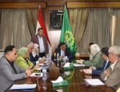 محافظ القليوبية: دراسة طلبات ذوي الهمم والأسر الأولى بالرعاية وبحث مشاكل العمل