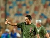 هو عموتة مدرب الأهلي ولا الحظ هو المدير الفني؟ 