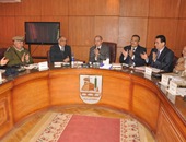 فى بداية المجلس التنفيذى: محافظ بنى سويف يُهنّئ مدير الأمن الجديد