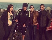 محافظ الإسكندرية يواصل ممارسة ركوب الدراجات ومواطنون يلتقطون الصور معه
