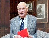رجل يعيد كتابًا استعاره من مدرسته منذ 65 عاما مع تعويض 1,500 إسترلينى