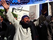 أسر الأقباط المختطفين بليبيا يحتشدون أمام "الصحفيين": "عايزين ولادنا"