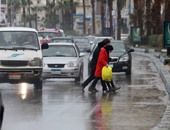 أمطار غزيرة بالإسكندرية.. وارتباك مرورى بطريق الكورنيش