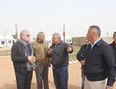 محافظ جنوب سيناء يتفقد الأعمال النهائية لقرية التراث البدوى بشرم الشيخ