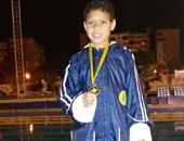 محمد العربى بطل الجيزة فى مسابقة السباحة للناشئين
