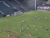 بالفيديو.. أوروجواى تنجو من تكرار حادث "الدفاع الجوى" بعد شغب الجماهير