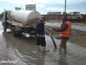 أحياء الإسكندرية تواجه أزمات الصرف الصحى بسبب تراكم مياه الأمطار