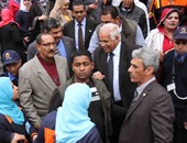 مواطنون يتقدمون بشكاوى لمحافظ القاهرة خلال افتتاحه مستشفى عين شمس العام