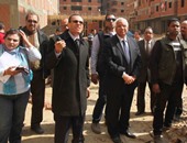 محافظ القاهرة يقود حملة إزالة العقارات  غير المرخصة بكورنيش النيل