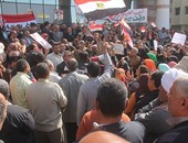 منظمو وقفة تأييد السيسى بإدارة روض الفرج التعليمية يطالبون بإعدام الإخوان