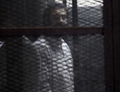 وصول علاء عبد الفتاح لمقر نظر معارضته على حبسه فى "إهانة الداخلية"