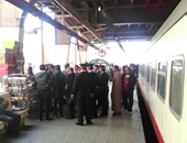 شرطة النقل تشن حملات لإزالة الباعة والإشغالات بمحطة سكة حديد الجيزة