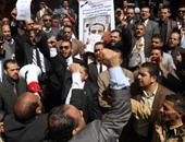 محامون يتظاهرون أمام محكمة شمال القاهرة تنديدا بمقتل محامٍ بقسم المطرية
