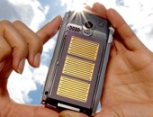 بالفيديو.. Kyocera اليابانية تعلن عن أول هاتف يعمل بالطاقة الشمسية