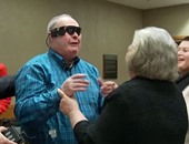 بالفيديو.. أمريكى يرى أسرته بعين إلكترونية بعد 10 سنوات من العمى