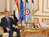 وزير الدفاع يلتقى نظيره الليبى المكلف لبحث العلاقات الثنائية