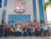 بالصور.. العشرات من الشباب والفتيات فى جولة بالدراجات إلى برج القاهرة