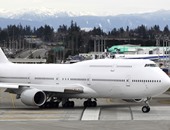 شركة بوينج تطلق تحذيرا بشأن طراز 777 بعد سقوط قطعة معدنية من طائرة