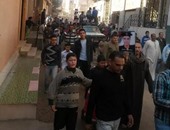 بالصور.. مسيرة لأهالى قرية أحد شهداء سيناء فى الشرقية لدعم الجيش