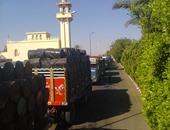 بالصور.. النقل الثقيل يهدد سلامة السائحين بمدينة أبو سمبل السياحية