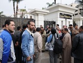 أصحاب المخابز يتجمهرون أمام المحافظة لاستقبال محافظ الجيزة الجديد بالشكاوى