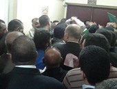 زحام شديد لمرشحى النواب أثناء تقديم أوراقهم بمحكمة المنيا
