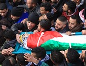 بالصور.. الفلسطينيون يشيعون شابا قتلته القوات الإسرائيلية بالضفة الغربية
