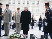 بالصور.. راوول كاسترو يبدأ زيارة لفرنسا تكريسا لتطبيع العلاقات مع أوروبا