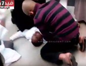 بالفيديو.. لحظة وفاة مسافر بمطار القاهرة.. وقارئ: الإسعاف تأخرت فى إنقاذه