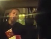 بالفيديو.. بريطانى عنصرى يهدد سائق تاكسى مسلم بالحرق