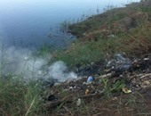 بالصور.. القمامة على ضفاف النيل بقرية دندرة بقنا والأهالى يستغيثون