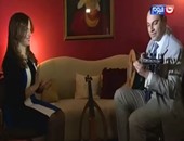 جيهان منصور تداعب عازف عود مصرى فى أمريكا: "أسيوط أحسن ناس"