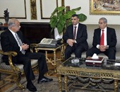 رئيس الوزراء يدرس مع وزير الصناعة العراقى سبل التعاون المشترك بين البلدين